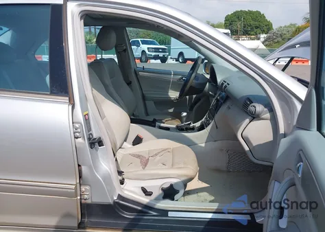 2005 Mercedes-Benz C 230 Kompressor Sport z USA, uszkodzony, nr VIN WDBRF40J65F717107